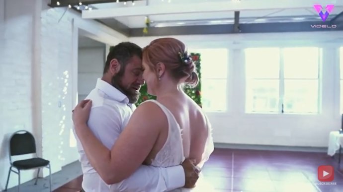 Una fiesta de cumpleaños se convierte en un banquete de bodas sorpresa para sus invitados