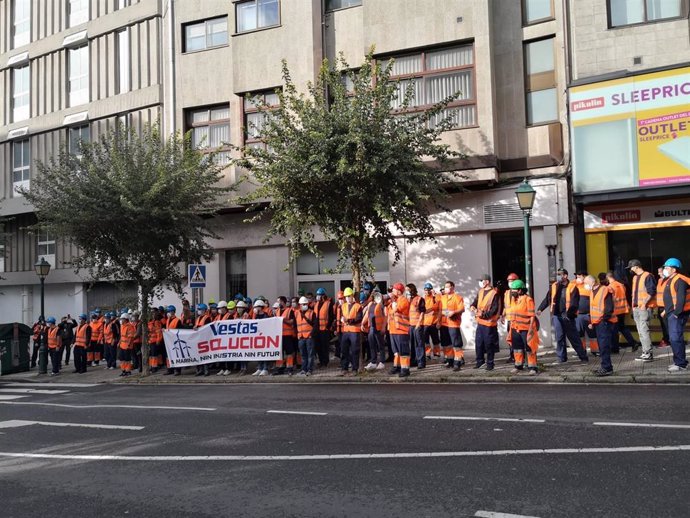 Protesta de los trabajadores de Vestas ante el Parlamento gallego