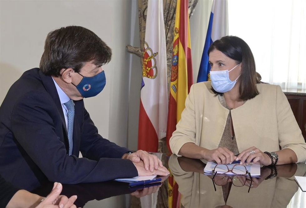 La alcaldesa de Santander, Gema Igual, y el rector de la UIMP, Carlos Andradas