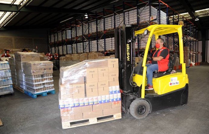 Cruz Roja repartirá más de 1,2 millones de kilos de alimentos a casi 44.000 personas vulnerables en Canarias