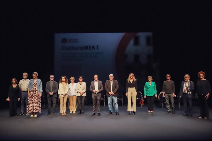 Foto de familia de la presentación del proyecto CulturaMENT.