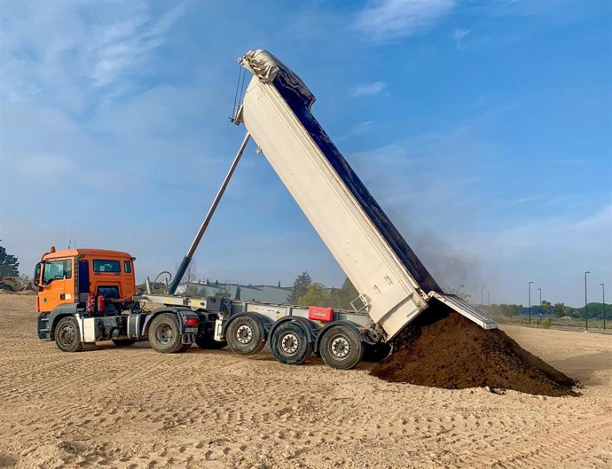 Los terrenos del Bosque de los Zaragozanos reciben las primeras 40 toneladas de compost del CTRUZ