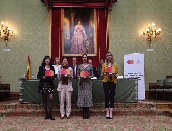 Galardonadas en la II edición de los Premios al Joven Talento Científico Femenino 2021 de Mastercard y la FRACE