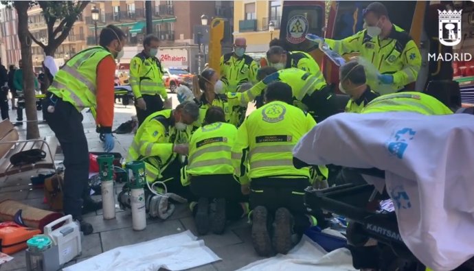 Herido muy grave un hombre tras recibir un fuerte puñetazo en la plaza de Lavapiés