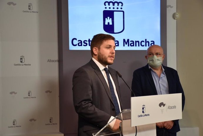 El consejero de Fomento, Nacho Hernando, junto al delegado de la Junta en Albacete, Pedro Antonio Ruiz Santos.