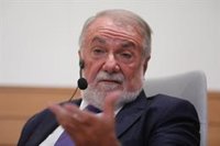 Mayor Oreja dice que ETA "está avanzando" hacia el Gobierno vasco para "sustituir al PNV"