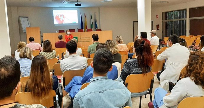 Profesionales del hospital Juan Ramón Jiménez de Huelva  refuerza la formación en insuficiencia cardíaca y fibrilación auricular.
