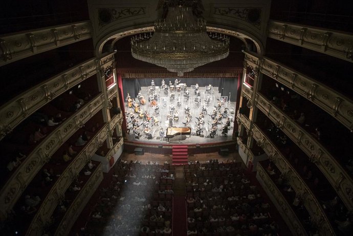 Archivo - La Orquestra de Valncia en el Teatro Principal