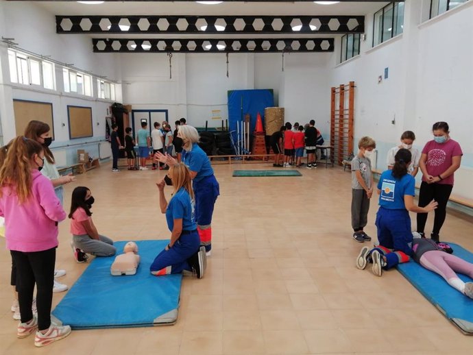 Formación en reanimación cardiopulmonar a estudiantes de Jerez de la Frontera.