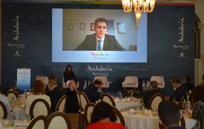 Los responsables de compañías aéreas y operadores participantes este miércoles en el foro de conectividad aérea 'Fly Andalucía Summit'