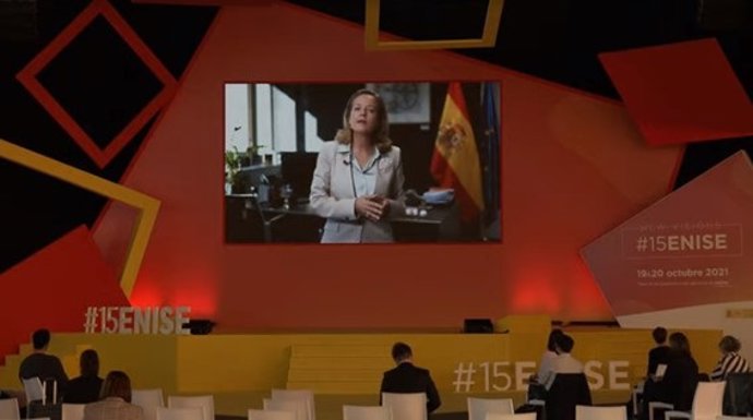 La vicepresidenta primera del Gobierno y ministra de Asuntos Económicos y Transformación Digital, Nadia Calviño, durante la clausura del #15ENISE.