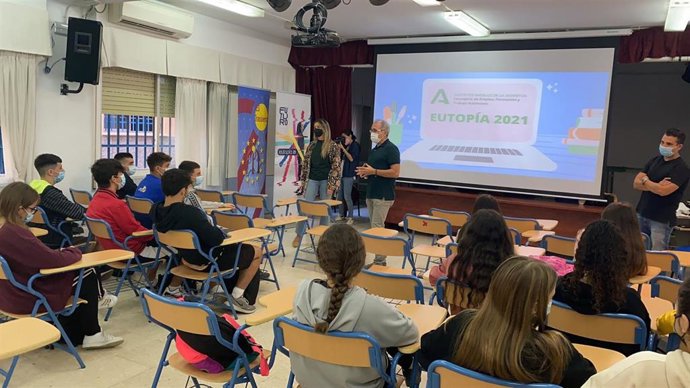 El IES Trassierra de Córdoba acoge una actividad de carácter preventivo en torno al juego responsable.