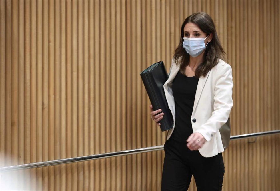 La ministra de Igualdad, Irene Montero, a su llegada a la Comisión de Igualdad para informar sobre las políticas del Departamento en la Sala Ernest Lluch del Congreso de los Diputados, a 20 de octubre de 2021, en Madrid (España). 