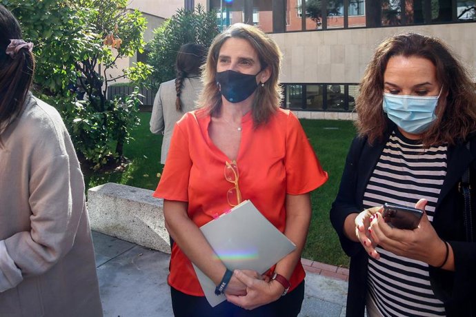 La vicepresidenta tercera y ministra para la Transición Ecológica y el Reto Demográfico, Teresa Ribera, a su llegada al VII Foro Solar de UNEF en el Auditorio de la Fundación Pablo VI, a 19 de octubre de 2021, en Madrid, (España). El Foro cuenta con pon