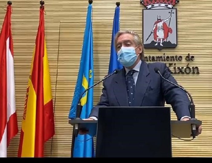 Alberto López-Asenjo, concejal no adscrito del Ayuntamiento de Gijón, en rueda de prensa en el Consistorio gijonés