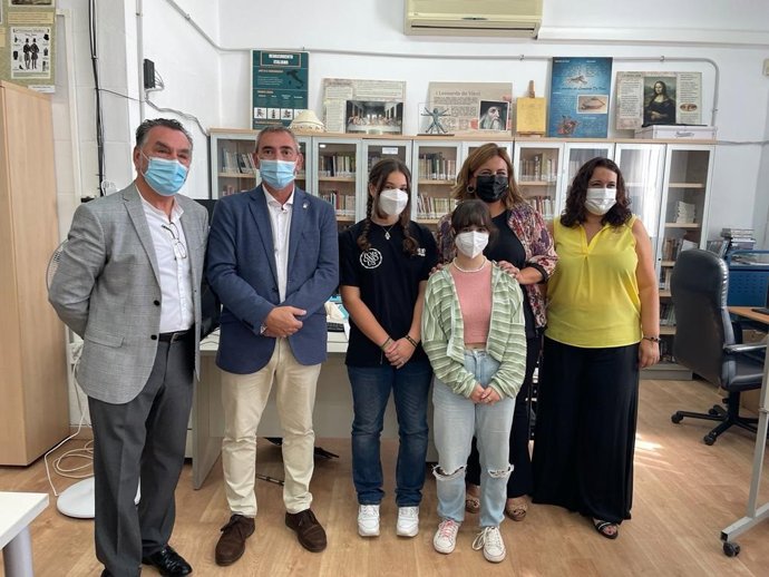 El delegado territorial de Educación y Deporte de la Junta de Andalucía en Cádiz, Miguel Andréu, durante su visita al IES Virgen del Carmen, de Puerto Real.