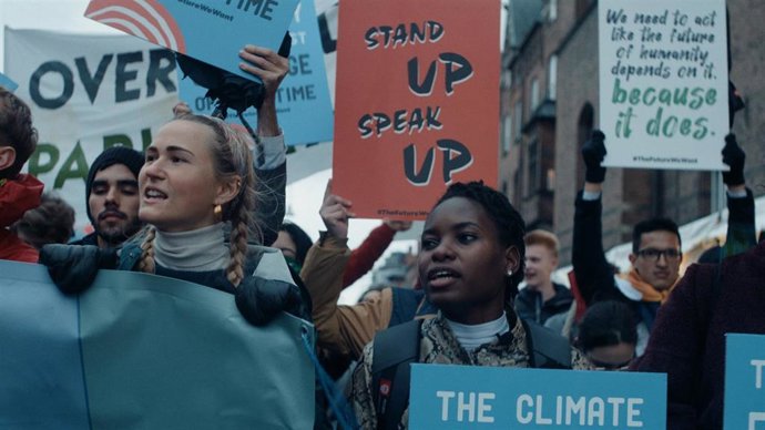 Fotograma de la película 'Dear future children'