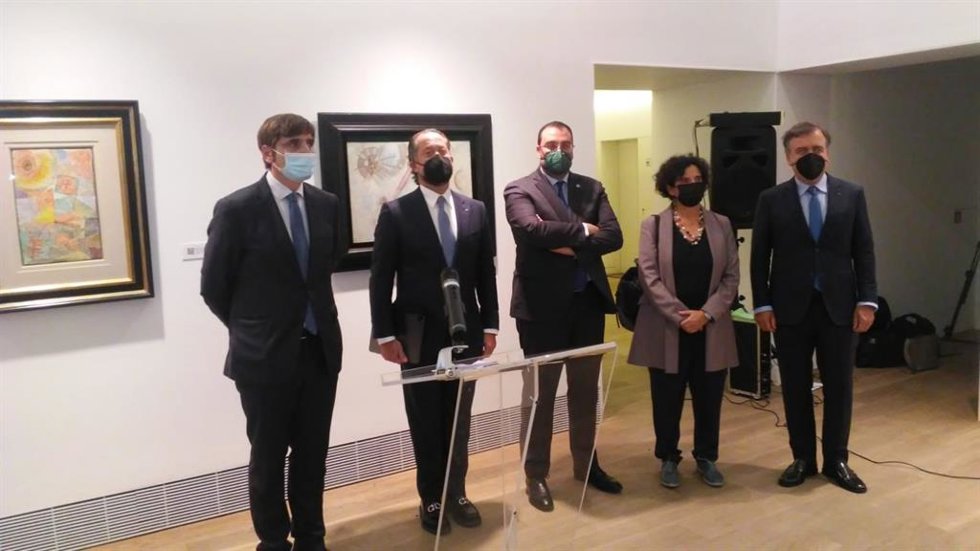 Visita de empresarios y representantes institucionales a la espoxición '50 obras maestras de la Colección Abanca' en el Museo de Bellas Artes de Asturias
