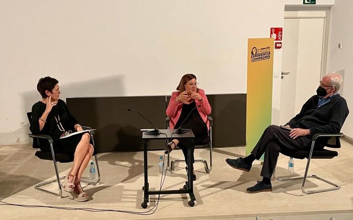 La vicepresidenta del Consell de Mallorca, Bel Busquets, en un acto con el exconseller del Consell y del Govern, Dami Pons.