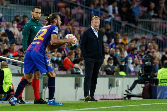 Ronald Koeman durante el partido entre el FC Barcelona y el Dinamo de Kiev de la Liga de Campeones 2021-2022