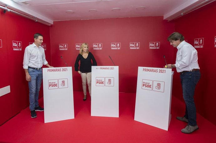 Los candidatos a la Secretaría General del PSOE-M, el portavoz adjunto del PSOE en la Asamblea de Madrid, Juan Lobato (i) y el alcalde de Fuenlabrada, Javier Ayala (d), en el único debate público previo a las elecciones, en la sede del partido, a 20 de 