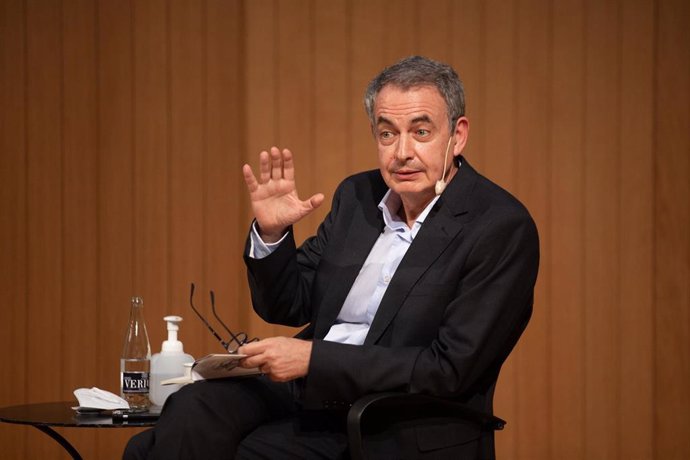 El expresidente del Gobierno José Luis Rodríguez Zapatero, durante la presentación de su libro No voy a traicionar a Borges, en el Ateneu Barcelons, a 7 de octubre de 2021, en Barcelona, Catalunya (España). 