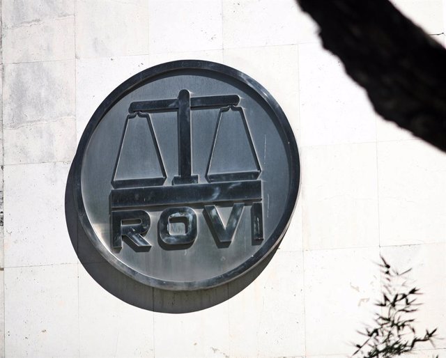 Archivo - Logo de los Laboratorios Farmacéuticos Rovi en sus oficinas en Madrid (España), a 31 de julio de 2020. Rovi registró un beneficio neto de 29,6 millones de euros durante el primer semestre de este año, lo que supone un aumento del 83% respecto 