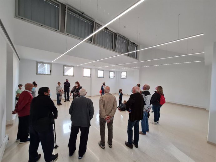 Visita al centro sociocultural San Julián de Teruel durante la jornada de puertas abiertas.