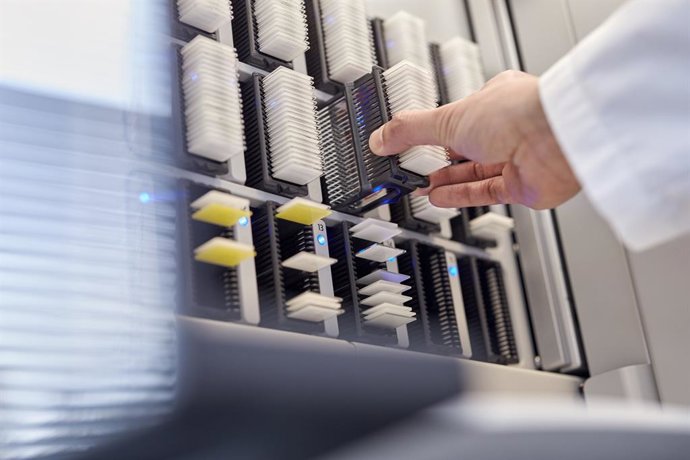 Escaneado de diapositivas en el laboratorio de patología