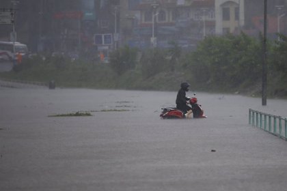 Más de un centenar de muertos a causa de las fuertes inundaciones en India y Nepal