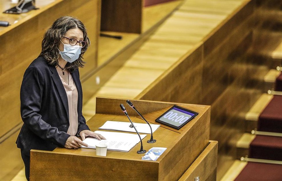Archivo - La vicepresidenta del Gobierno de la Comunidad Valenciana y consellera de Políticas de Igualdad, Mónica Oltra, durante una rueda de prensa a 21 de abril de 2021, en Valencia, Comunidad Valenciana (España). La consellera valenciana de Igualdad