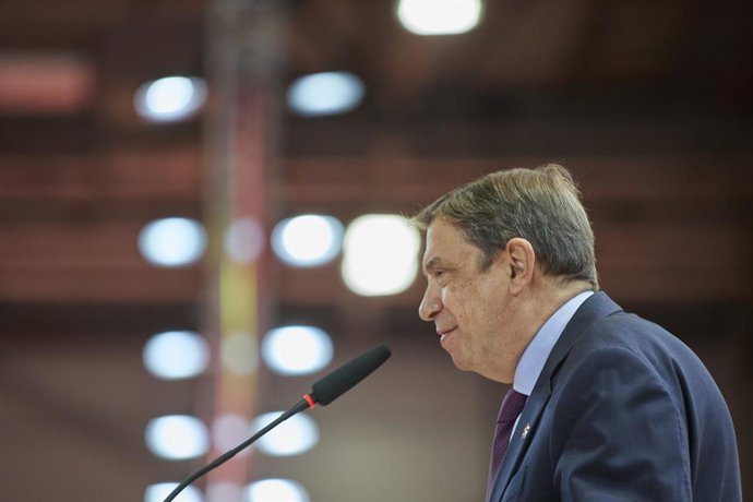 El ministro de Agricultura, Pesca y Alimentación, Luis Planas, interviene en la XXXIV edición del Salón Gourmets en IFEMA, a 18 de octubre de 2021, en Madrid, (España). La Feria de Alimentación y Bebidas de Calidad Salón Gourmets llega hoy a los pabello