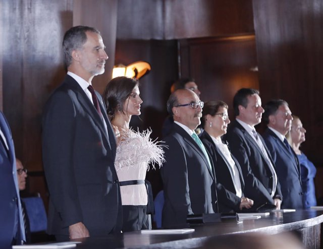 Archivo - Los Reyes, Felipe y Letizia, junto a otras autoridades durante el  XXVIII Concierto de los Premios Princesa de Asturias en el Auditorio Príncipe Felipe de Oviedo, en el Principado de Asturias (España), a 17 de octubre de 2019.