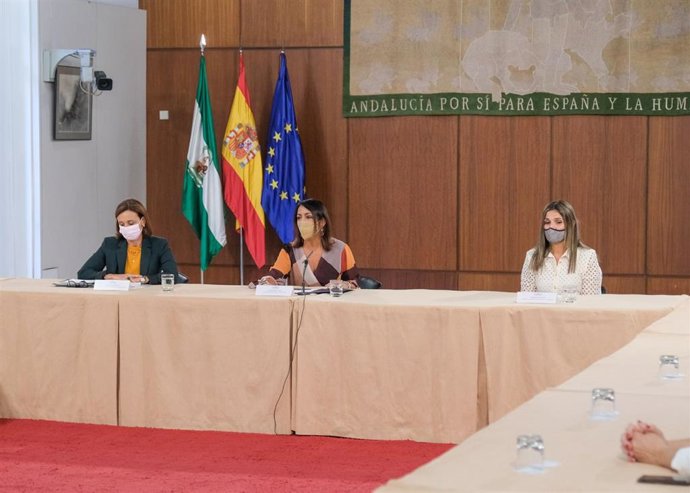 La presidenta del Parlamento andaluz, Marta Bosquet, inaugura las XIII jornadas de la Asociación Española de Interventores de Parlamentos y Asambleas autonómicas (Aseinpa).