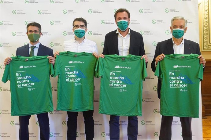 Celiano García, Javier Robles, Óscar Puente y Artemio Domínguez (de izq a dcha), en la presentación de la X Marcha contra el Cáncer.