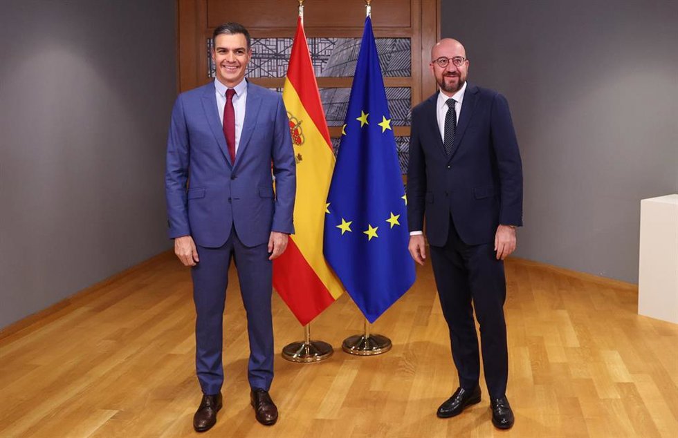 El presidente del Consejo Europeo, Charles Michel, recibe al presidente del Gobierno, Pedro Sánchez. 