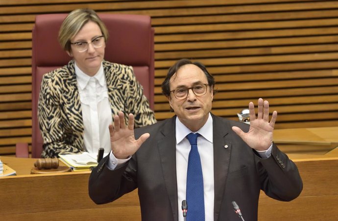 Archivo - Arxiu - El conseller d'Hisenda, Vicent Soler, en una compareixena en Les Corts