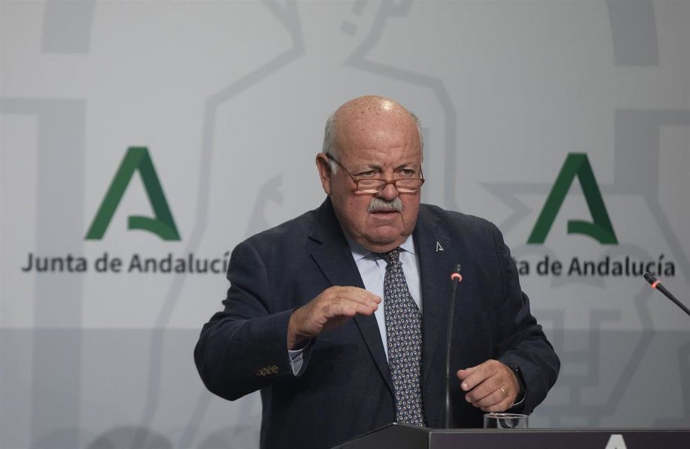 El consejero de Salud y Familias, Jesús Aguirre, en rueda de prensa, foto de archivo