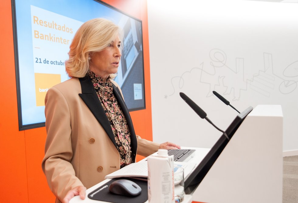 La consejera delegada de Bankinter, María Dolores Dancausa, durante la presentación de resultados del tercer trimestre de 2021, a 21 de octubre de 2021.