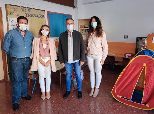 Visita al aula específica especializada en alumnado con TEA del colegio Alfredo Cazabán.