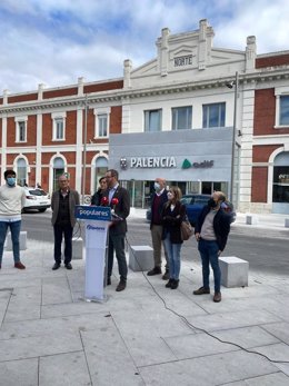 Maroto se queja en Palencia de la poca frecuencia de trenes en la provincia.