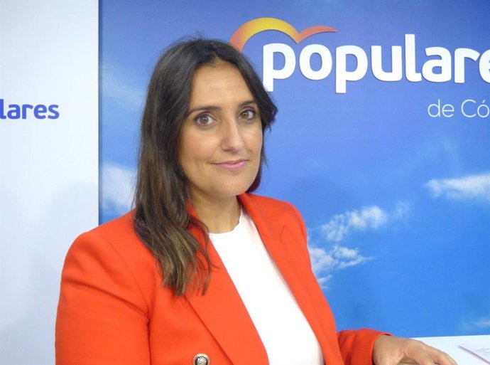 La portavoz de Salud del PP-A en el Parlamento andaluz, Beatriz Jurado, en la sede del PP de Córdoba.