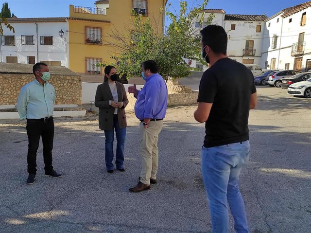 Visita a la plaza de la Fuente.