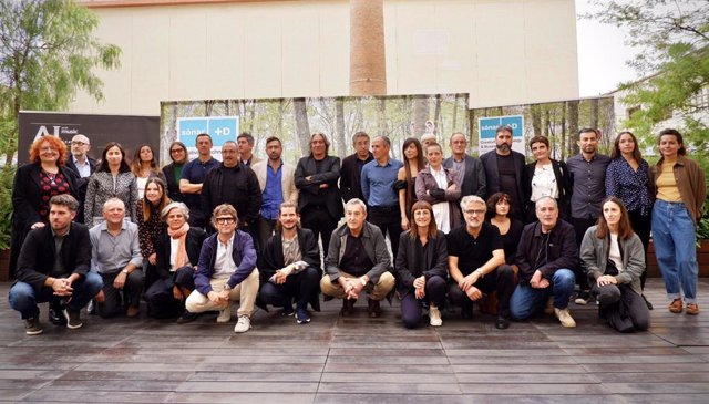 Foto de família d'organitzadors i alguns dels artistes del festival Sónar 2021