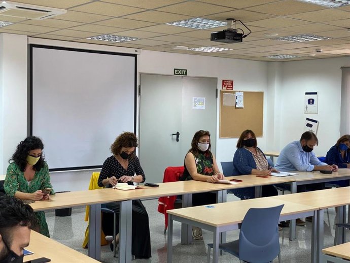 Govern y sindicatos aprueban un aumento del 2% en los salarios de los empleados públicos de Baleares.