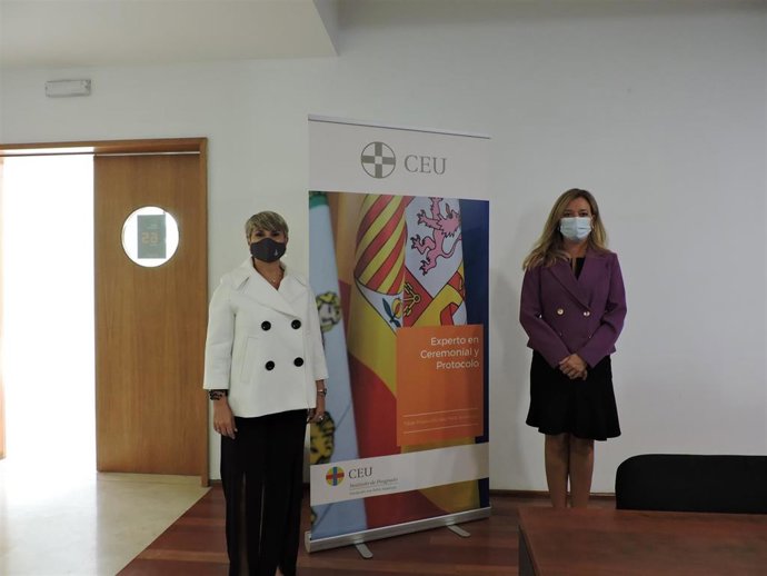 Margarita López y María Luisa Ríos.