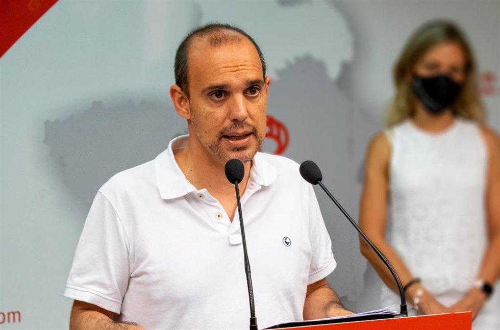 Archivo - El presidente de las Cortes de Castilla-La Mancha y secretario general del PSOE de Guadalajara, Pablo Bellido, en rueda de prensa