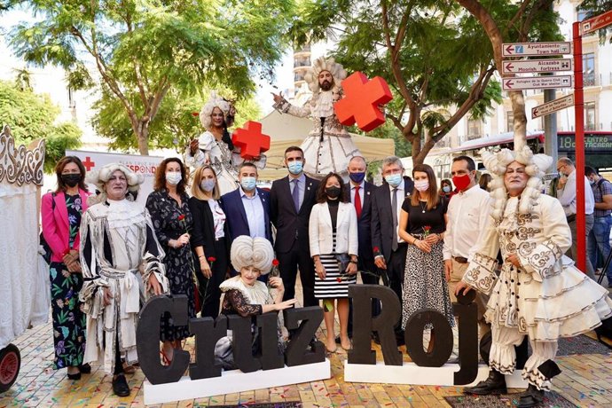 Celebración del 'Día de la banderita' de Cruz Roja en Almería.