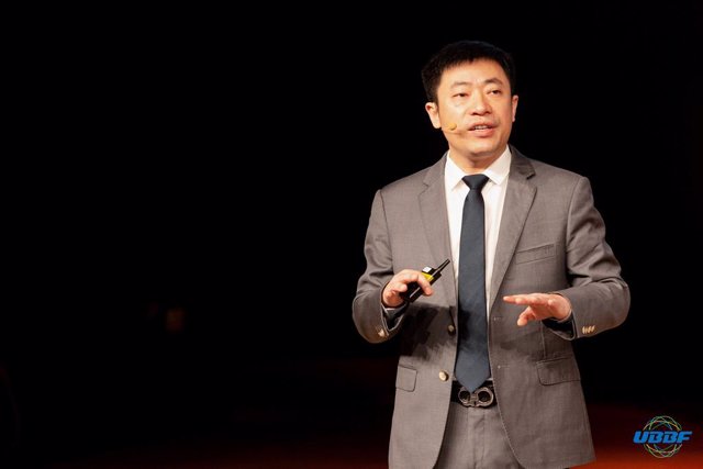 Hank Chen, President of the Router Domain, Huawei's Data Communication Product Line spoke at the conference