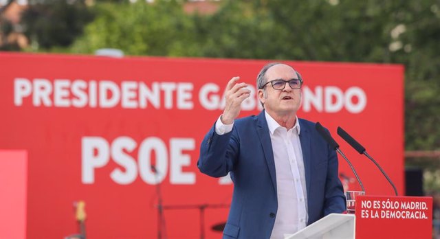 Archivo - El candidato del PSOE a la Presidencia de la Comunidad de Madrid, Ángel Gabilondo durante el último acto de campaña del partido en el auditorio del Parque Forestal de Entrevías, a 2 de mayo de 2021, en Madrid (España).